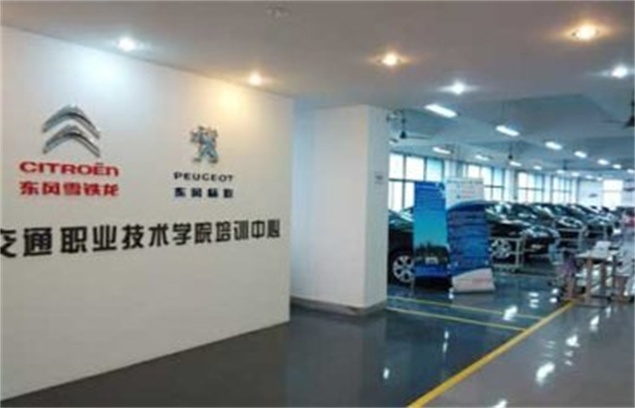 深化校企合作、實(shí)現(xiàn)三方共贏——記東風(fēng)標(biāo)致定向班專場(chǎng)招聘會(huì)
