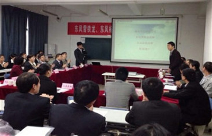 “定向人才招聘，實(shí)現(xiàn)企業(yè)、人才雙贏” ——記東風(fēng)雪鐵龍、標(biāo)致定向班專場招聘會
